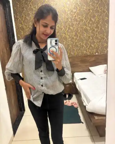 Esha Khan